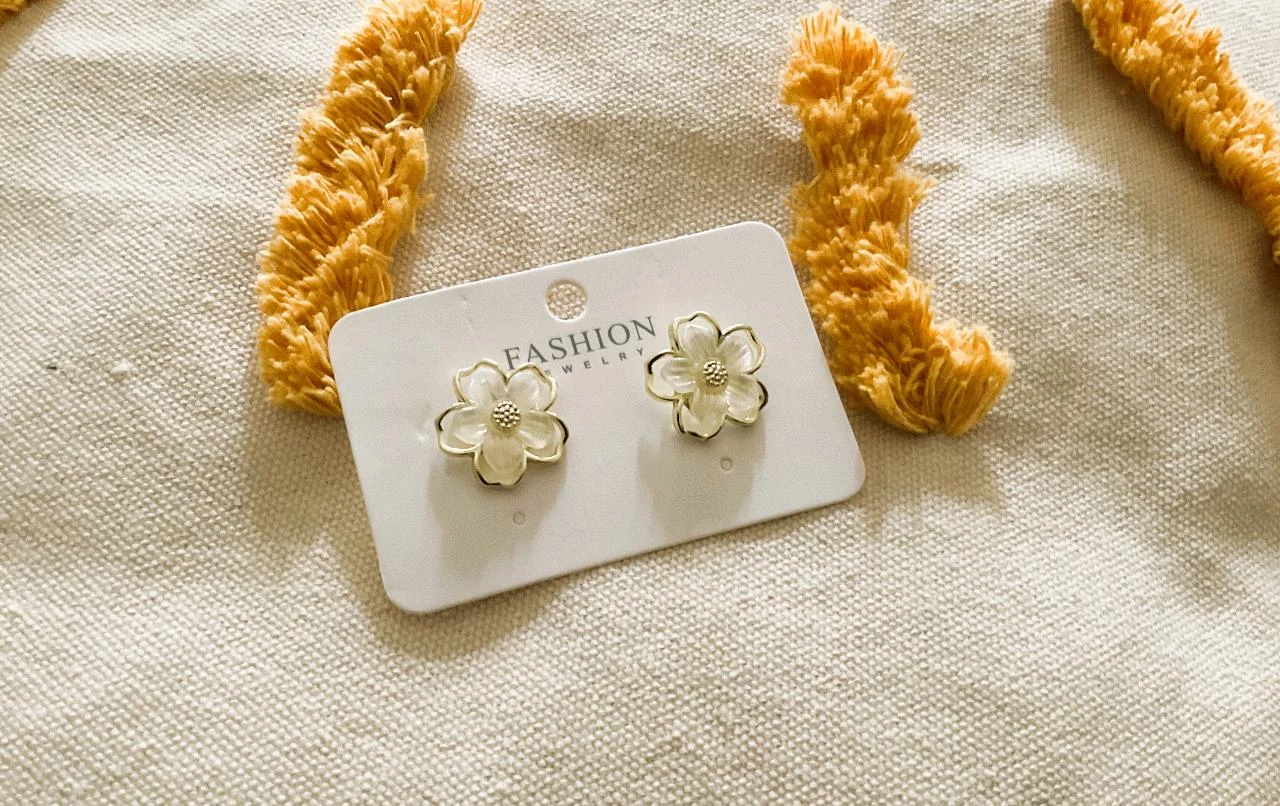 Delicate & Ultra Trendy Flower Earrings – photo 2